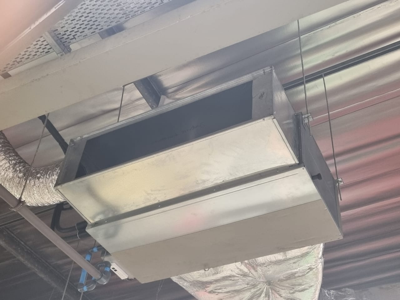 Suspended galvanised plenum box — concealed ceiling supply