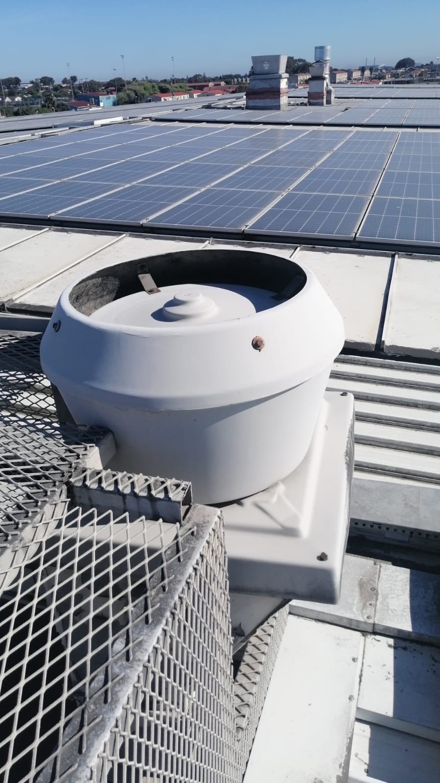 Roof-mounted centrifugal extractor cowl