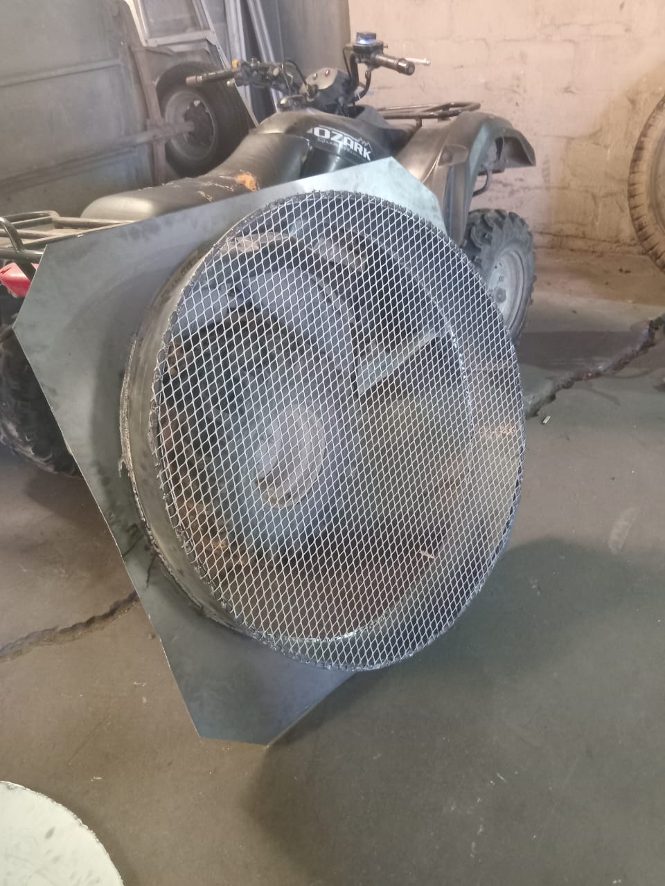 Heavy-duty extraction cowl with woven mesh face — workshop build