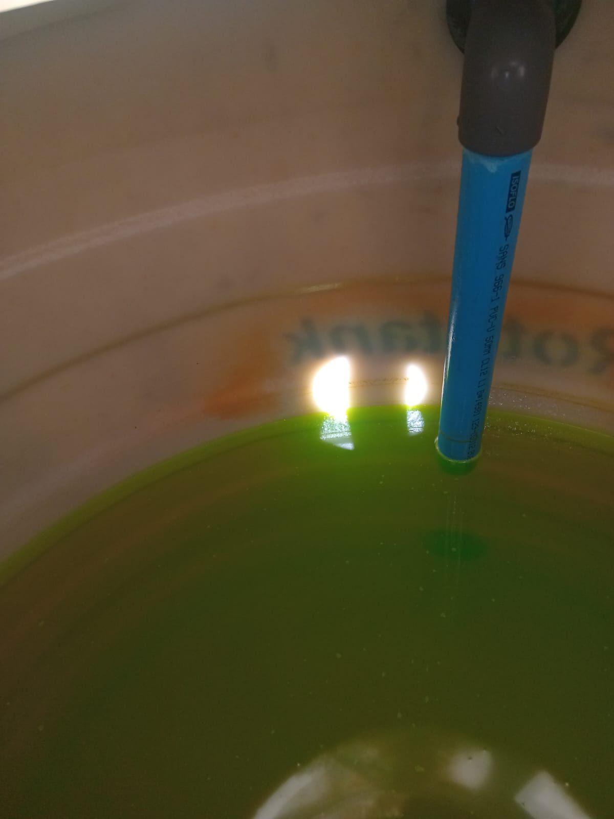 Glycol/water concentration check — refractometer sample